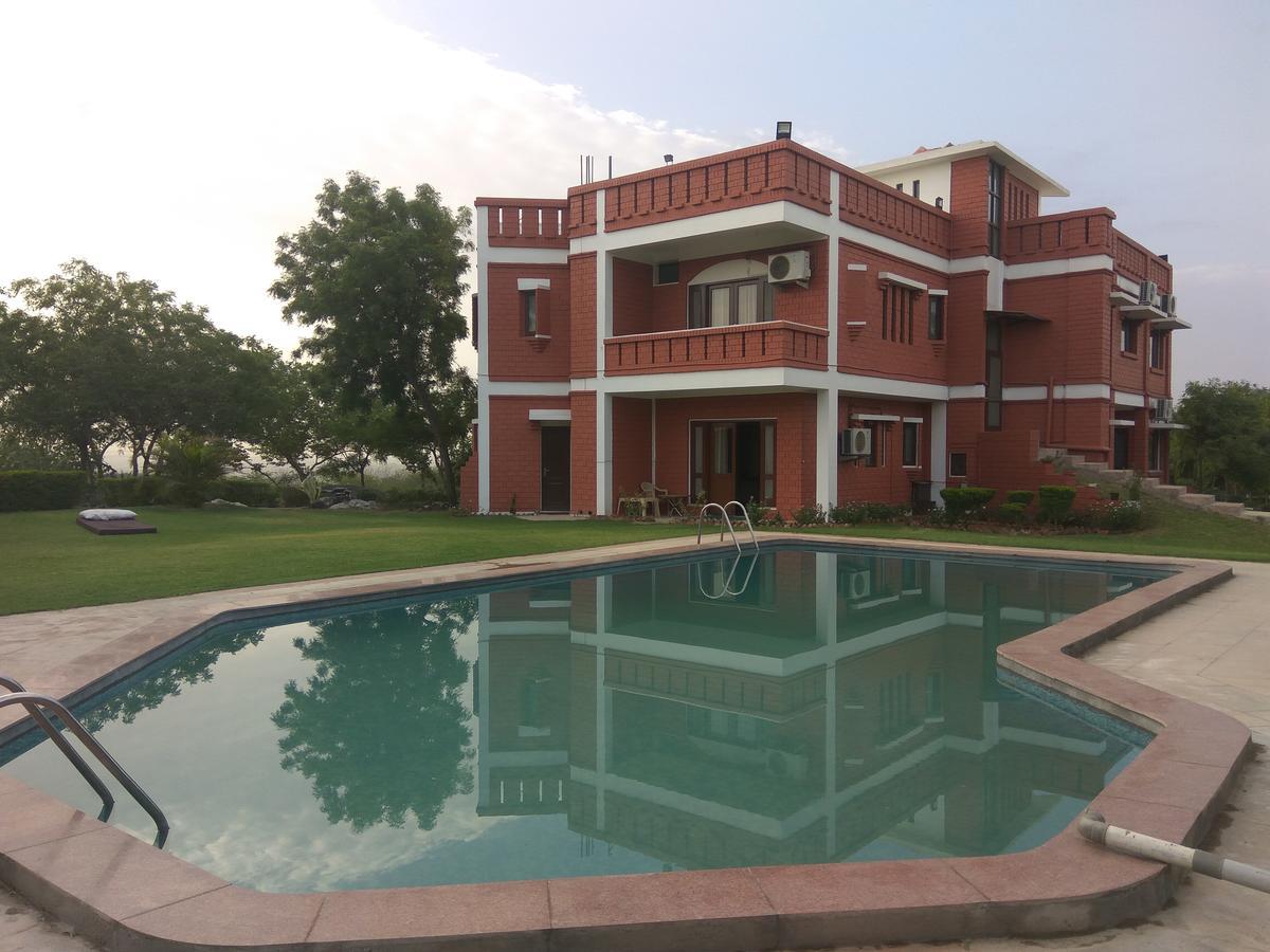 Hôtel Nature Lovers Farm à Gurgaon Extérieur photo